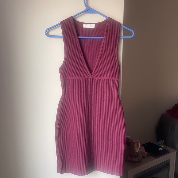 Babaton Dresses & Skirts - Babaton Deep V Neck Sculpt Knit Dress Burgundy Size XS